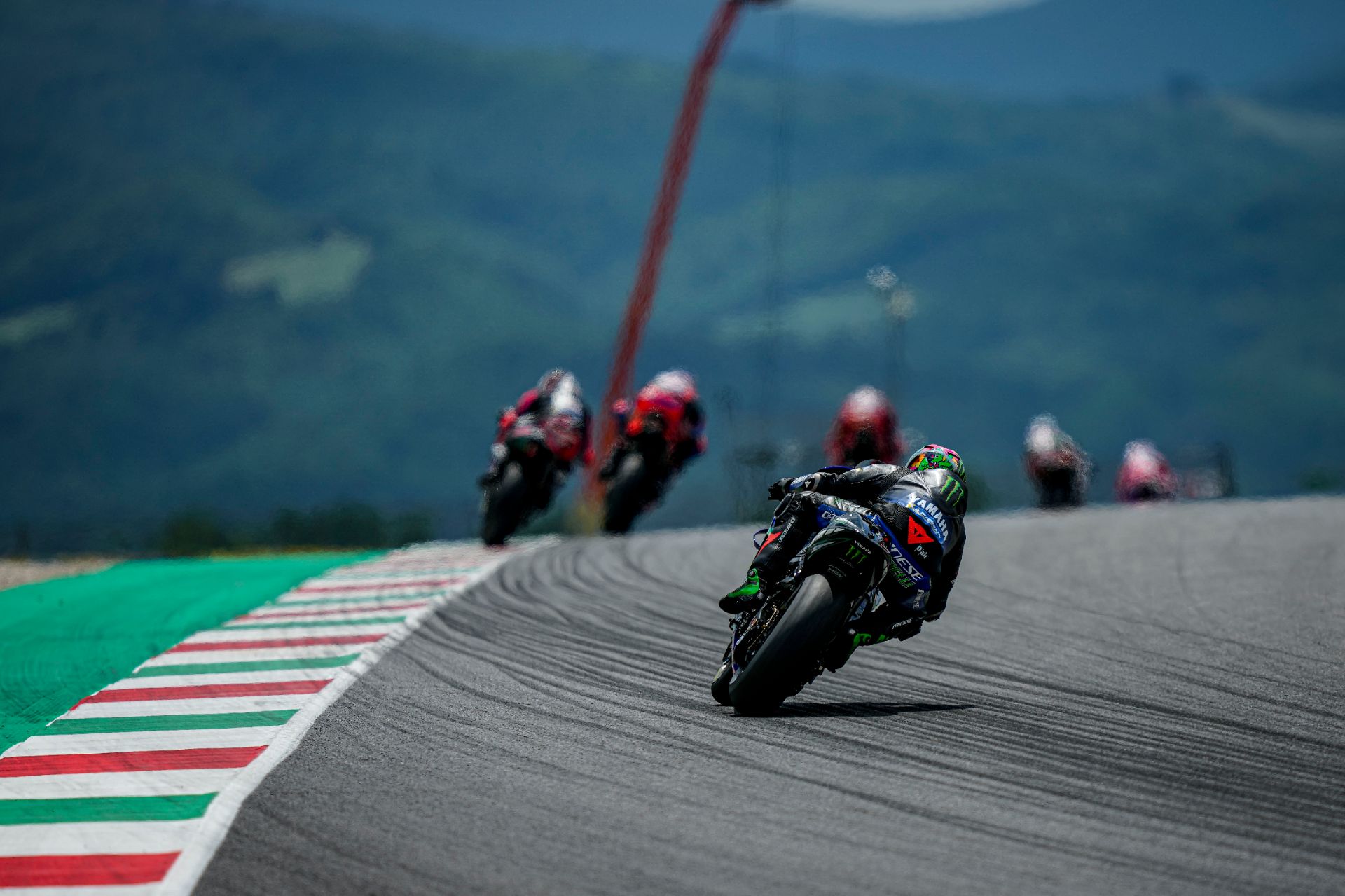 QUARTARARO GIỮ VỊ TRÍ THỨ 2 TRÊN BỤC PODIUM TẠI MUGELLO 13