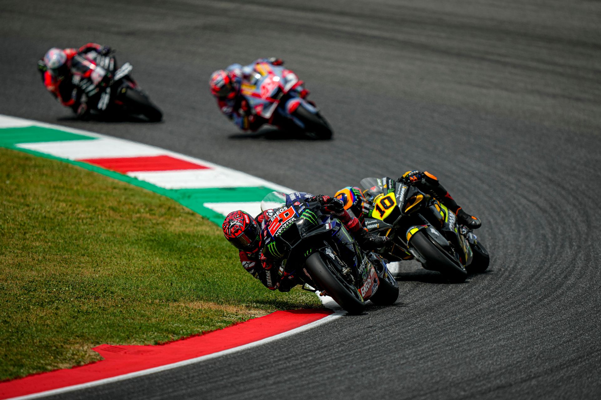QUARTARARO GIỮ VỊ TRÍ THỨ 2 TRÊN BỤC PODIUM TẠI MUGELLO 2