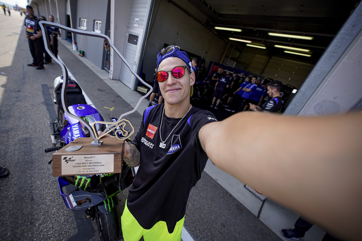 QUARTARARO GIÀNH CÚP TẠI TRƯỜNG ĐUA SACHSENRING 9
