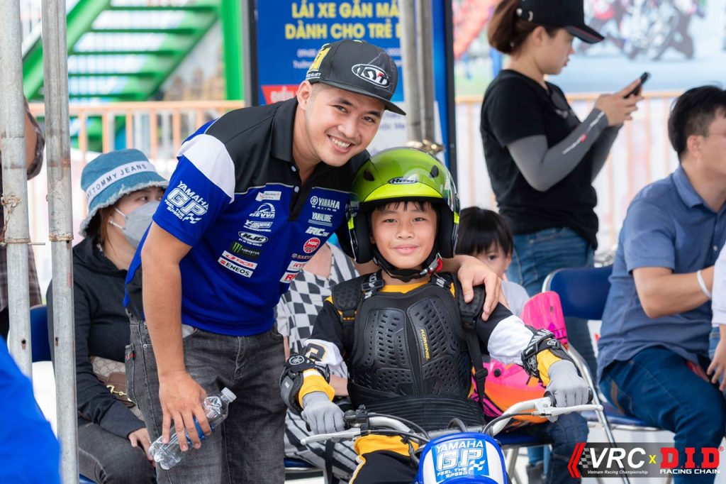 YAMAHA MOTOR VIỆT NAM TỔ CHỨC CHƯƠNG TRÌNH “HUẤN LUYỆN KỸ NĂNG LÁI XE GẮN MÁY CHO TRẺ EM”