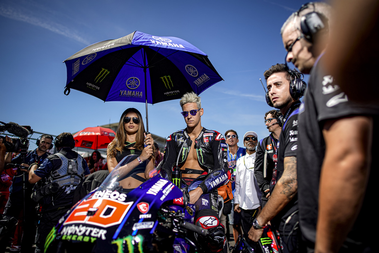 đội Monster Energy Yamaha giành vị trí thứ 8 và 15 chặng đua tại Anh 2