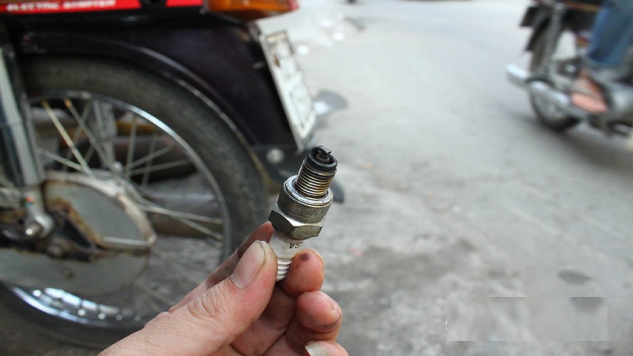 khi nào nên thay bugi xe máy 1
