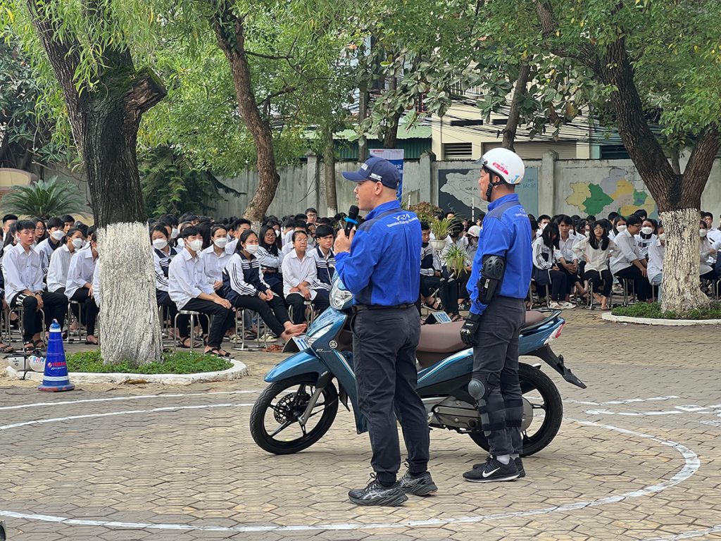 CHƯƠNG TRÌNH TẬP HUẤN AN TOÀN GIAO THÔNG CHO HỌC SINH THPT TẠI NGHỆ AN